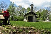 06 Alla Chiesetta Alpina A.N.A.-Zogno del Monte Castello (1089 m)